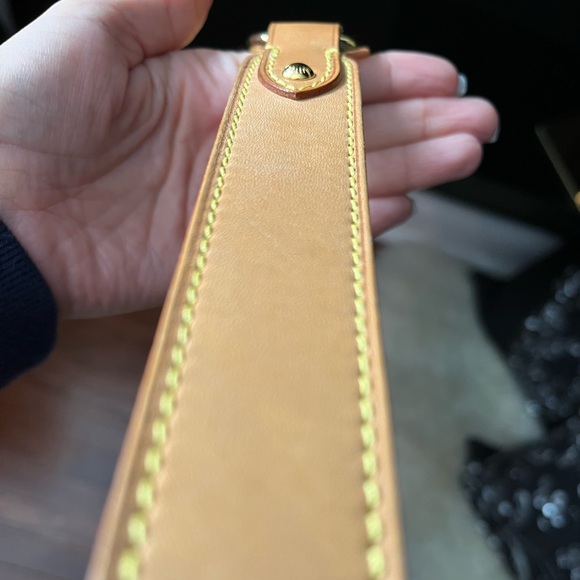 Louis Vuitton Thames GM hobo bag - Picture 11 of 17